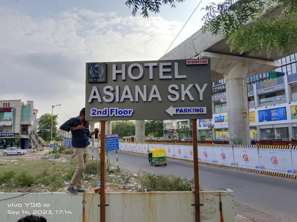 Hotel Asiana Sky Motera אחמדאבאד מראה חיצוני תמונה