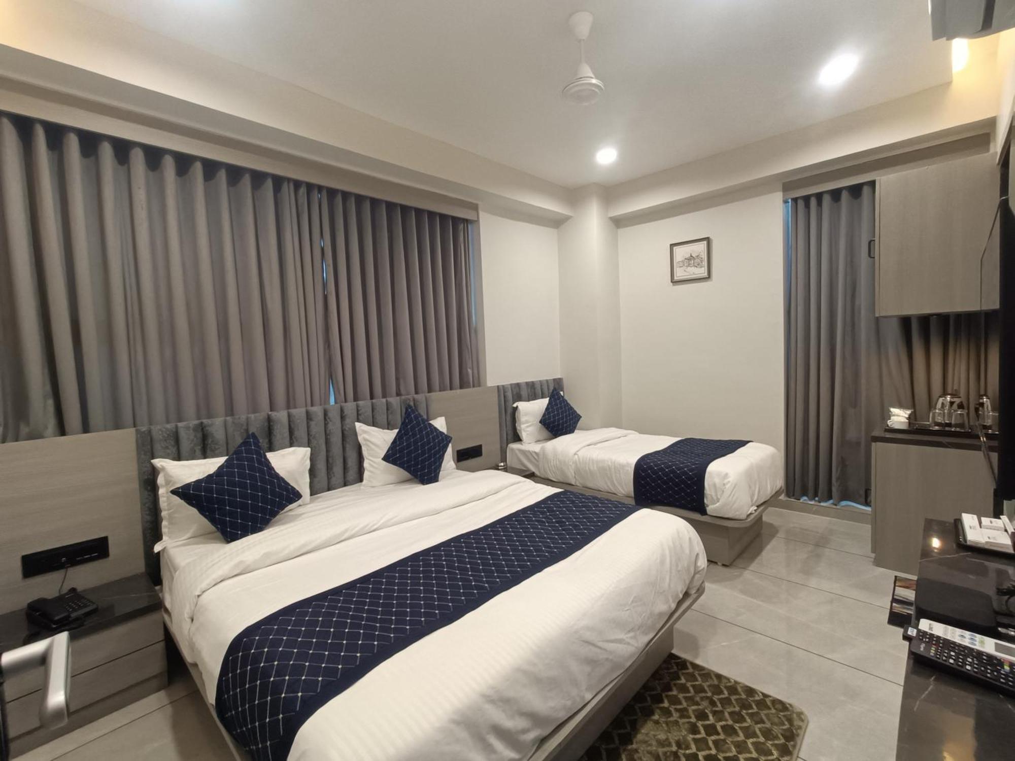 Hotel Asiana Sky Motera אחמדאבאד מראה חיצוני תמונה